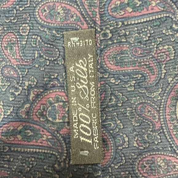 Vintage Surrey Sophisticates Paisley Necktie 100% Silk Made In USA - Picture 3 of 4